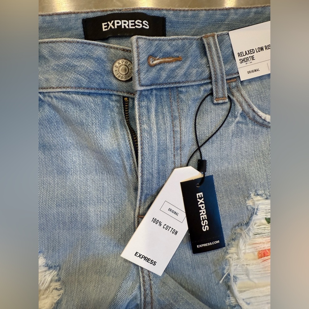Vintage Y2K Express Destroyed Floral Embroidered Relaxed Low Rise Denim Shorts - Picture 4 of 10